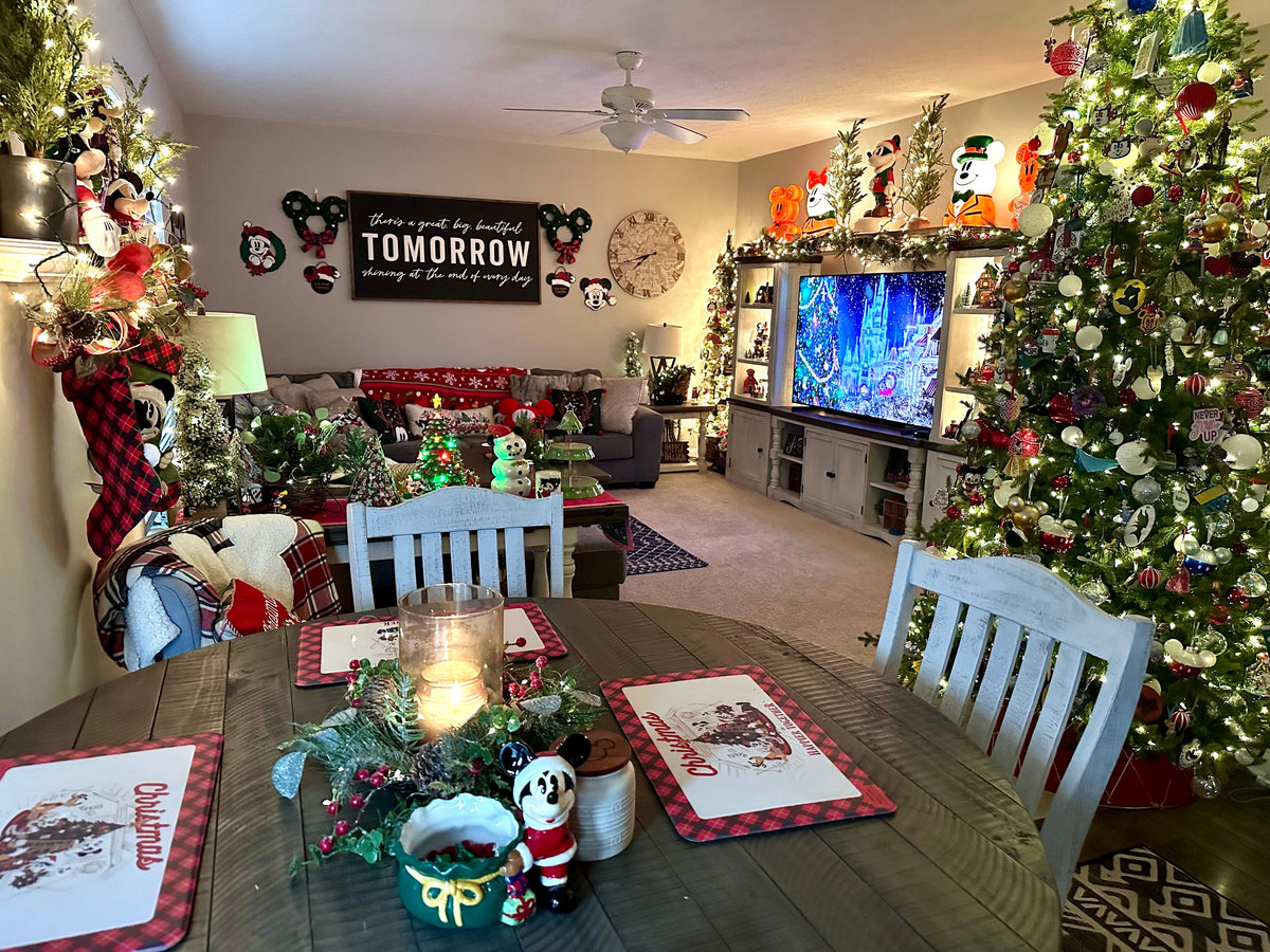 Justin’s Christmas-decorated room